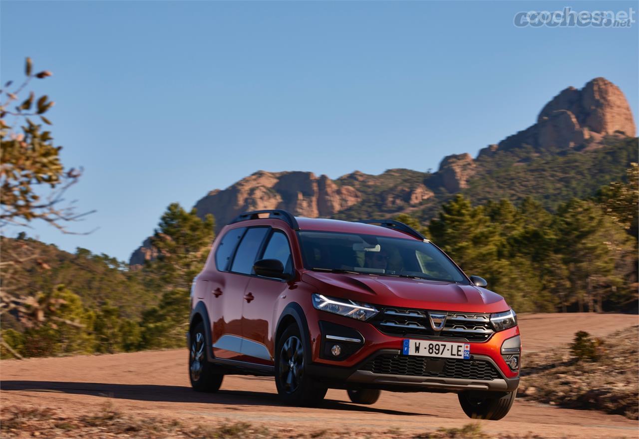 Si cargamos a tope el Dacia Jogger, los 110 CV del motor de tres cilindros y un litro podrían quedarse algo cortos.