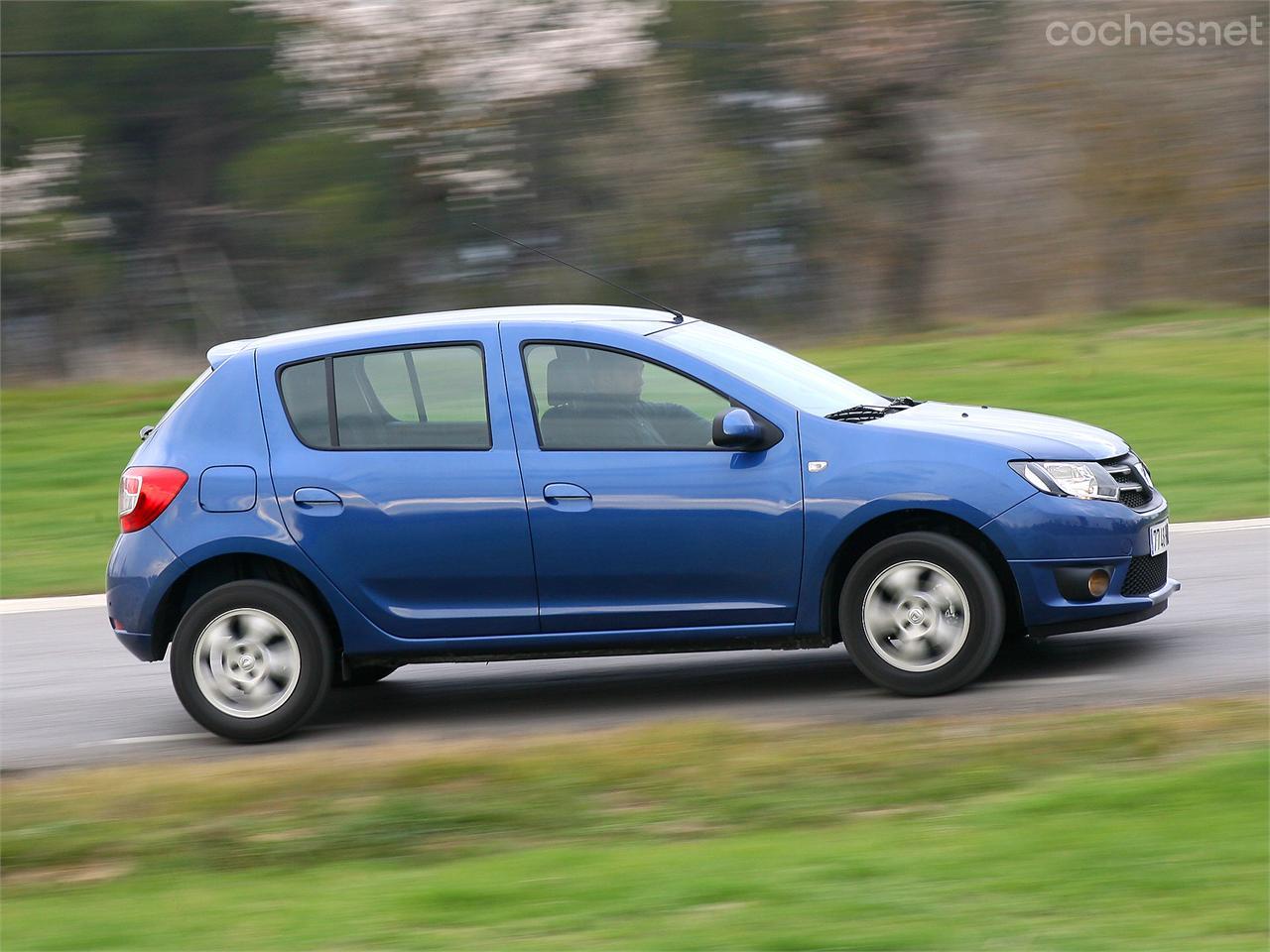 Dacia no oculta que se trata de un coche low cost pero de inteligente diseño.