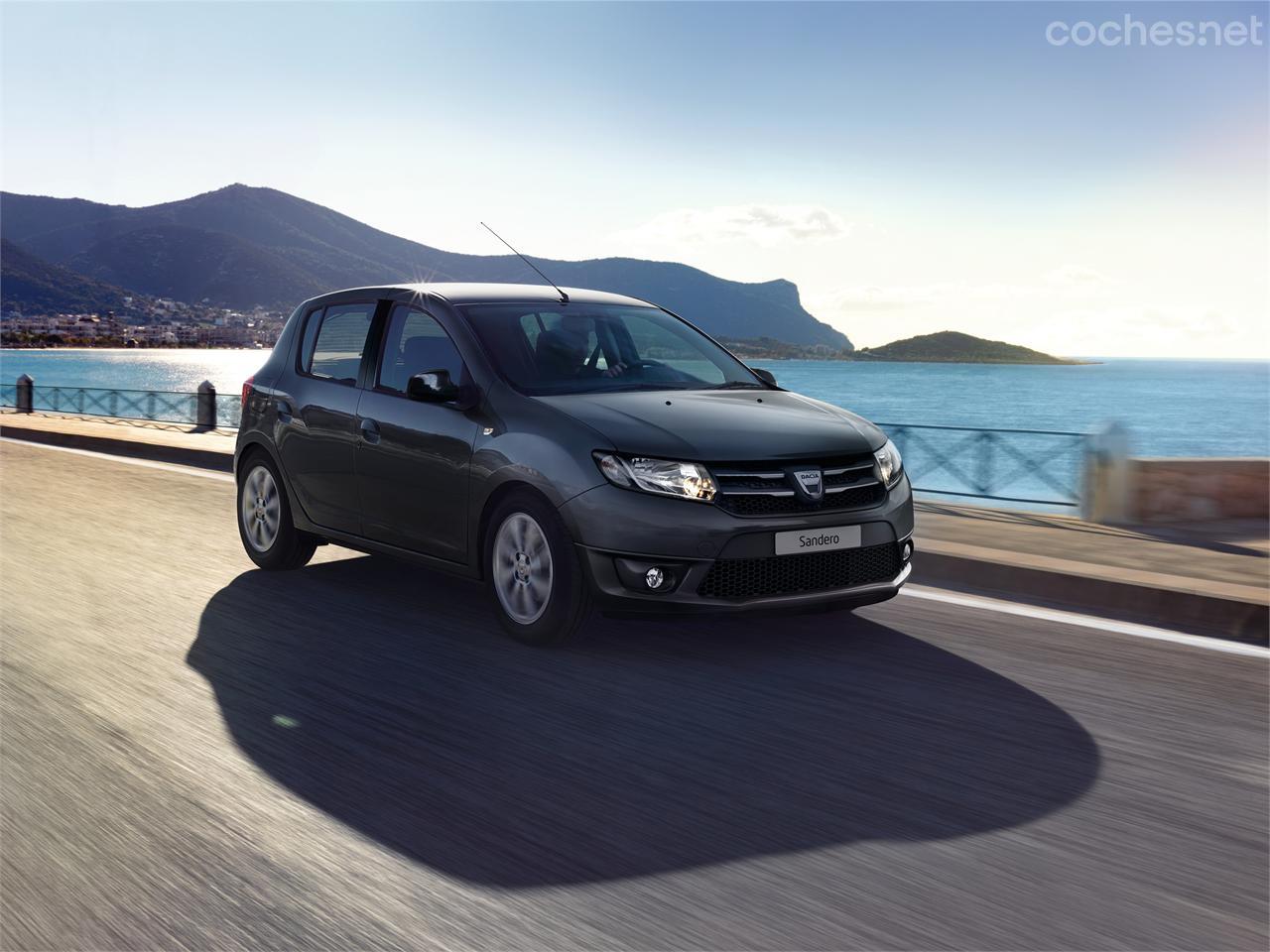 El Sandero Black Touch ofrece nuevas llantas de 15'', un nuevo color plateado para la carrocería y carcasas de los retrovisores negras.