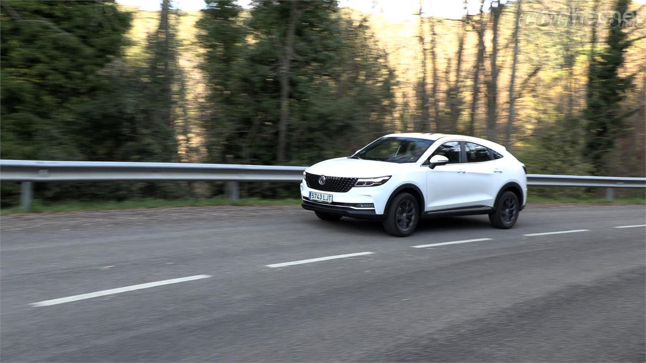 Su motor turbo de 1.5 litros y 137 CV hace lo que puede pero se queda un poquito corto; el cambio automático CVT pone muy poco de su parte.