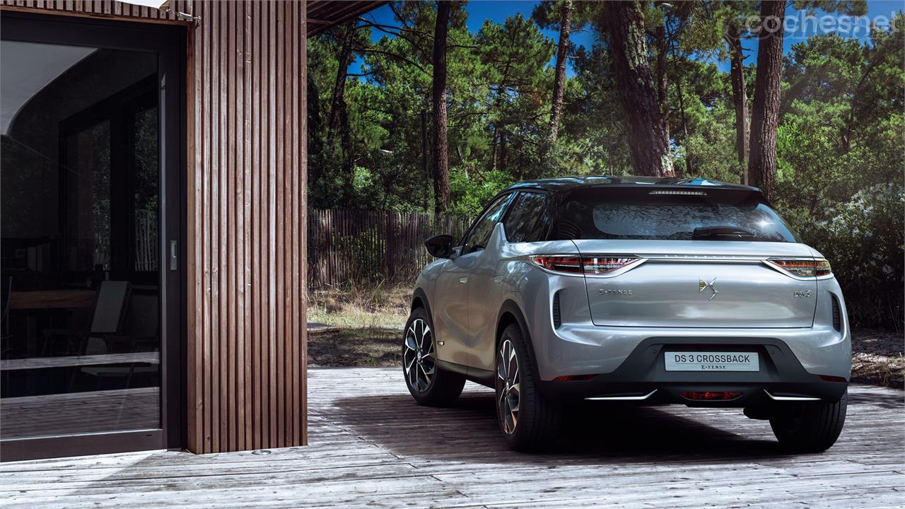 El DS 3 Crossback E-Tense será el primer vehículo 100% eléctrico de la firma francesa y ofrecerá en torno a 300 km de autonomía.