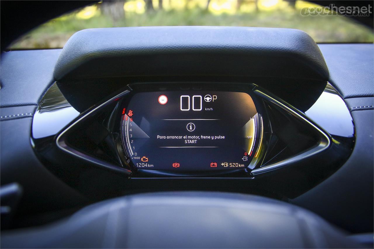 La instrumentación es digital y ofrece la posibilidad de configurarla para adaptar la información. Se consulta poco al existir el head-up display.