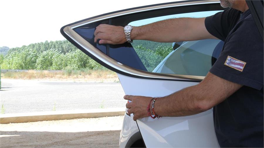 Las puertas traseras son el principal defecto del coche. Con el tirador escondido no se facilita el acceso pero, además, tienen un "pico agresivo" y las ventanillas fijas.