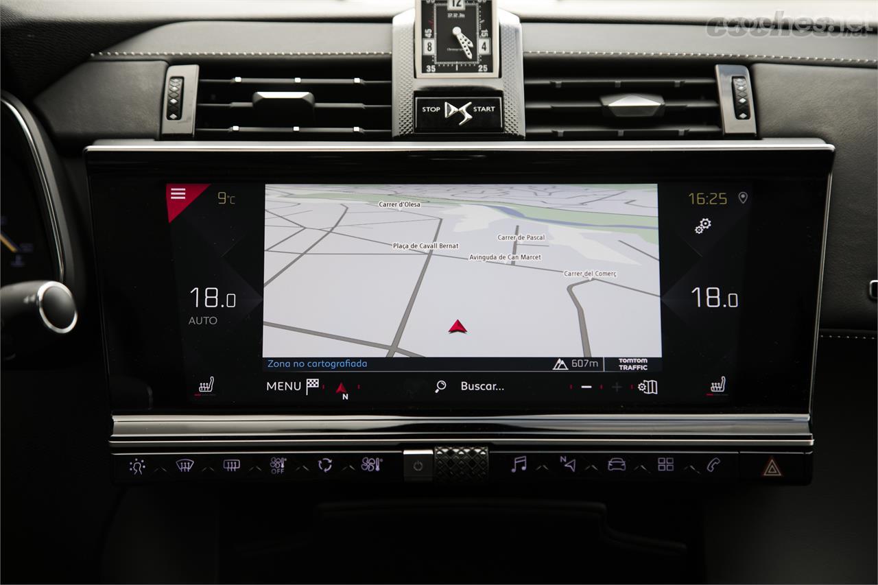 La pantalla central es todo un espectáculo; lástima que no haya mandos físicos para el climatizador.