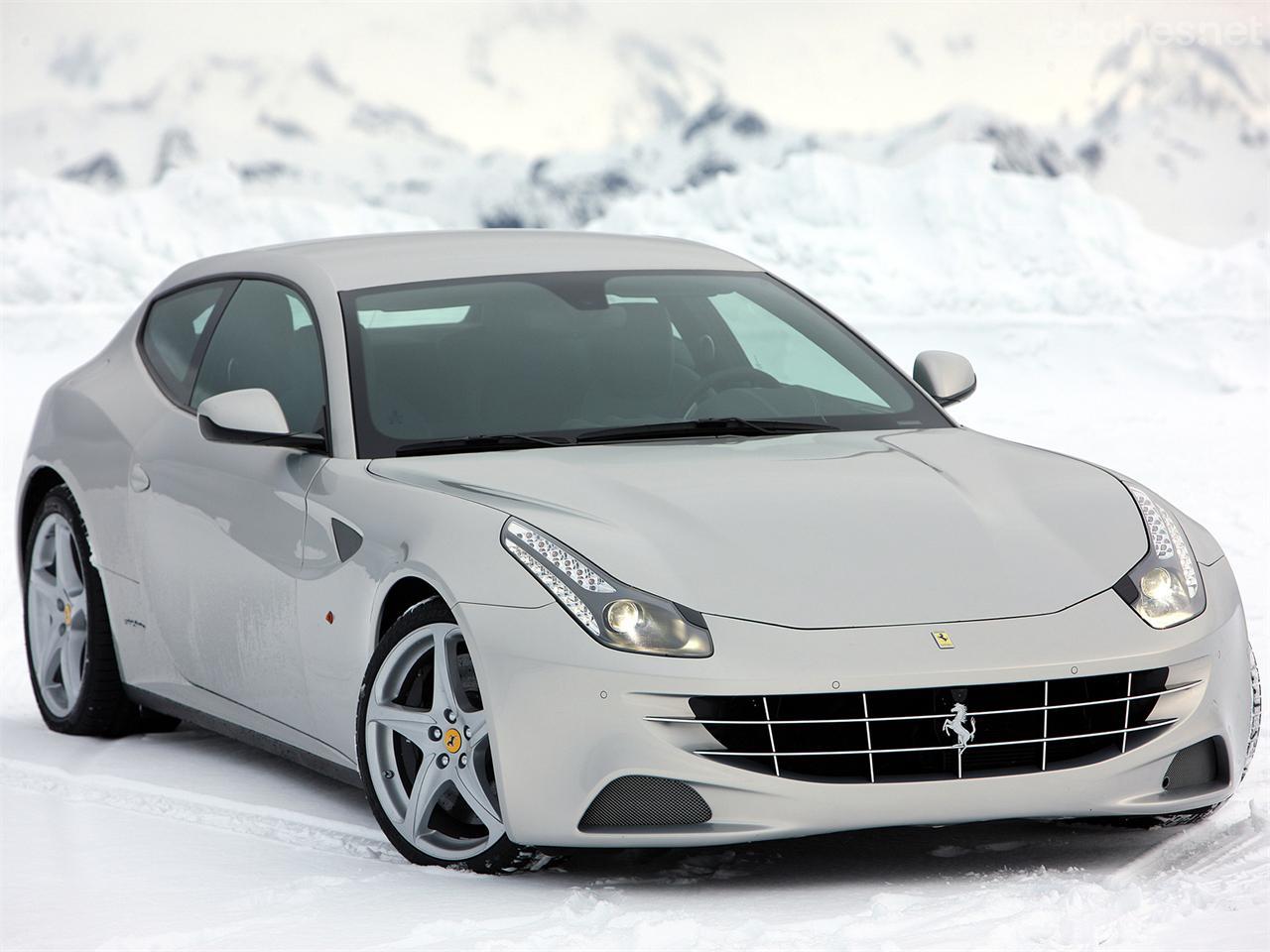 Ferrari FF. El primer Ferrari con tracción a las 4 ruedas. Es un ejemplo de la diversificación de la gama. El lema de Luca di Montezemolo es " Un Ferrari para cada Ferrarista"