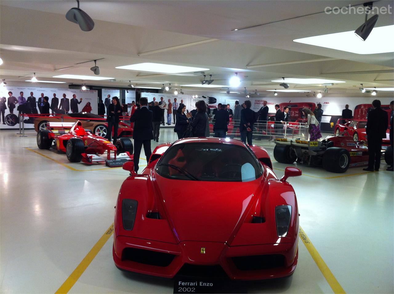 El segundo piso del museo se dedica estos días a la exposición "Supercars", que muestra alguna de los mejores Ferrari de serie y competición.