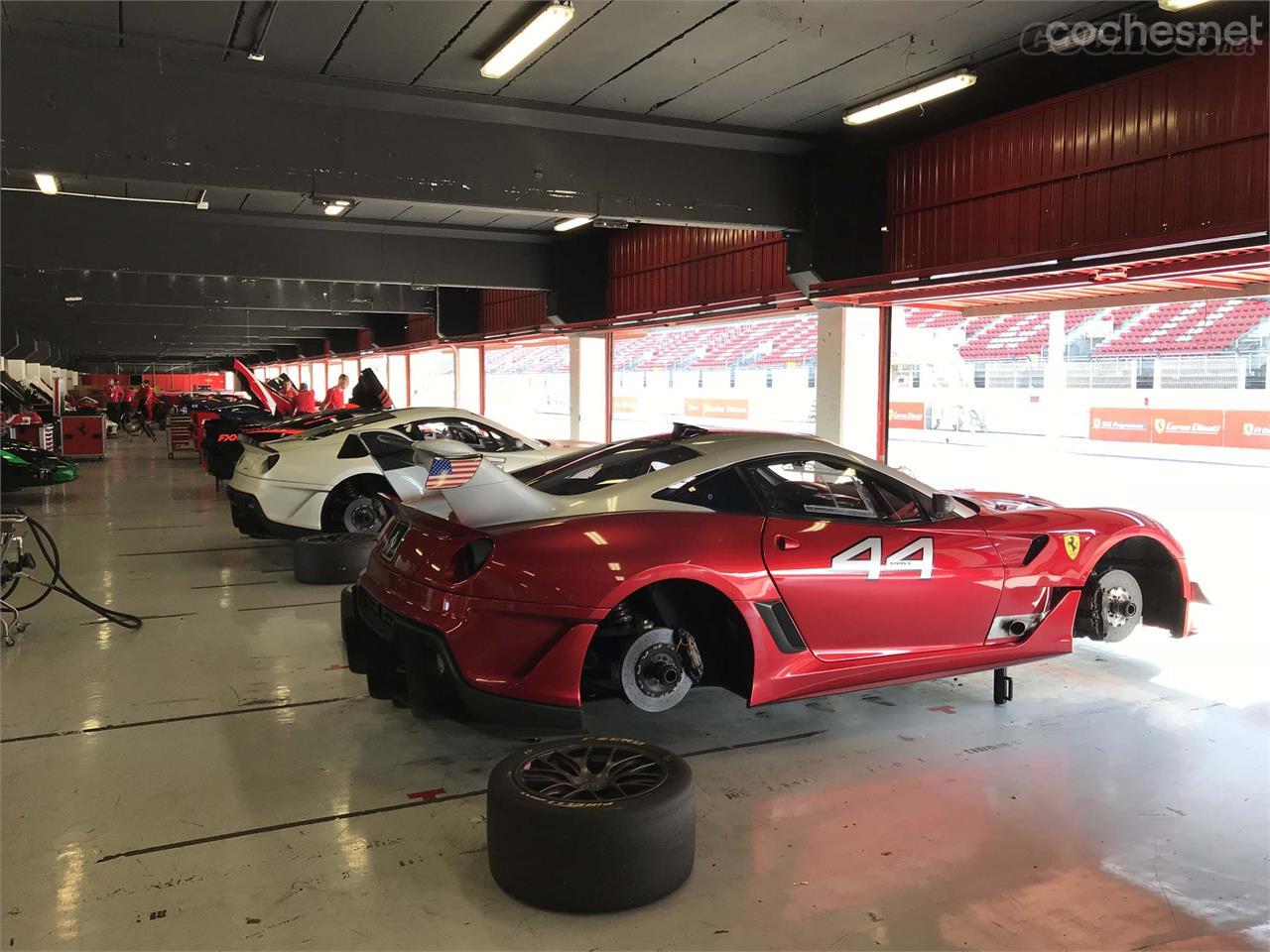 Ferrari es la única marca que permite a sus clientes trabajar como pilotos de desarrollo con prototipos diseñados únicamente para circuito como los 599XX, FXX y FXX K.