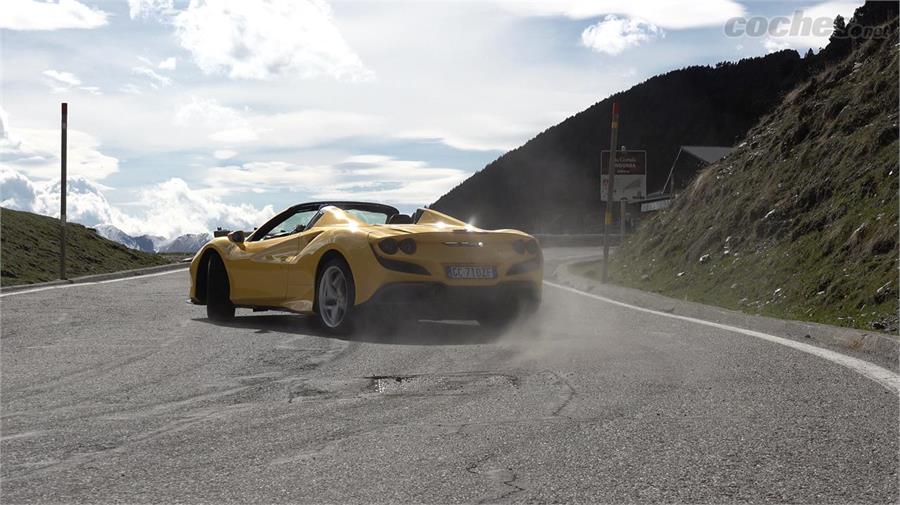 El chasis del Ferrari F8 Spider ofrece un comportamiento dinámico espectacular, pero todo ello con excepcional nivel de filtrado.