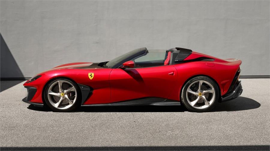 Ferrari afirma que para construir este SP51 ha realizado un minucioso estudio aerdinámico que permite equipararlo en confort y efectividad al 812 GTS.