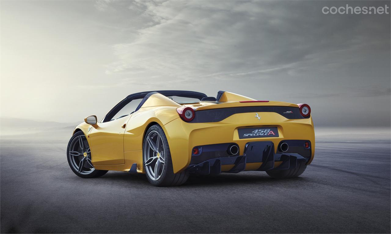 El 458 Speciale A monta un motor V8 atmosférico que da 605 CV. Con él, se convierte en el Spider más potente construido por la firma italiana. 