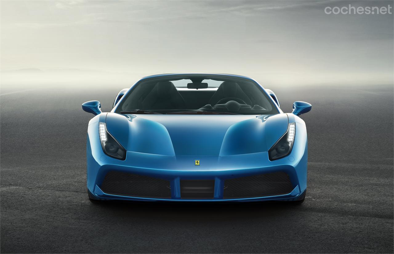El doble spoiler frontal es un claro indicador del concienzudo estudio aerodinámico que ha recibido este nuevo Ferrari. 