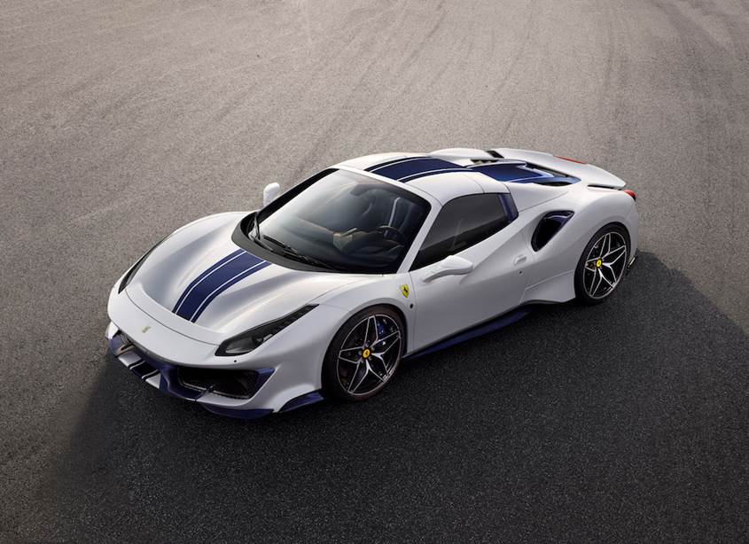 Con el techo duro puesto, es difícil distinguir entre un Ferrari 488 Pista Spider y un 488 Pista Coupé.