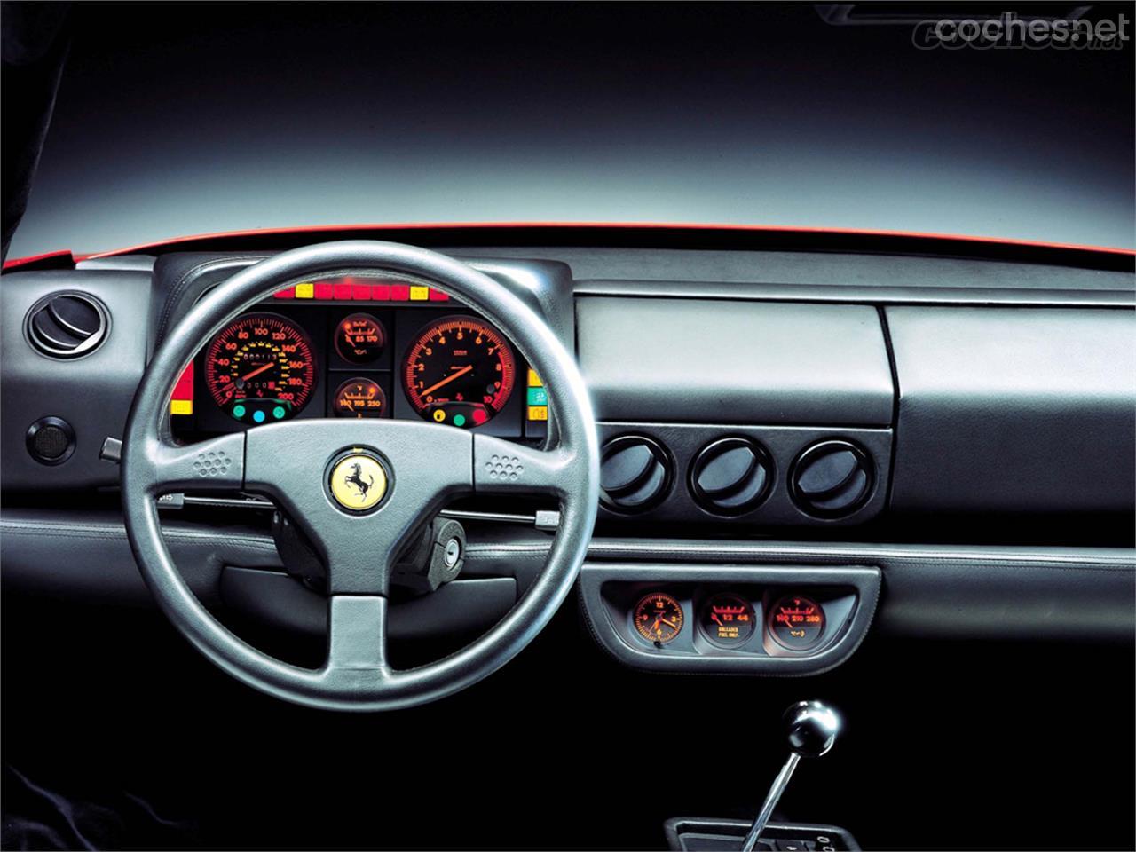 Qué tiempos aquellos en los que los Ferrari contaban con una caja de cambios manual y esa tradicional rejilla en "H".