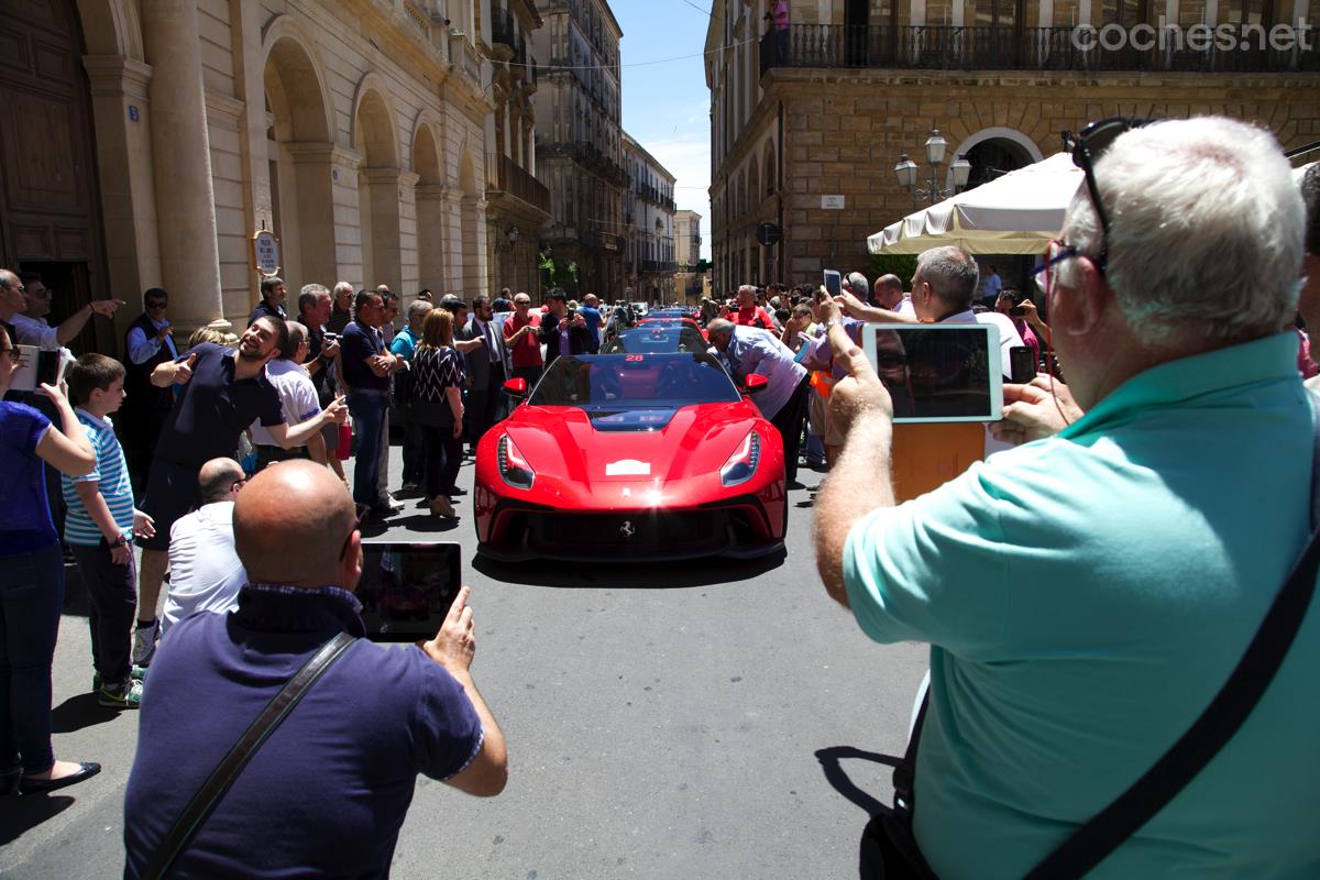 Por el momento Ferrari sólo ha suministrado dos fotos del F12 TRS durante la Ferrari Cavalcade 2014 y esta es la segunda de ellas.