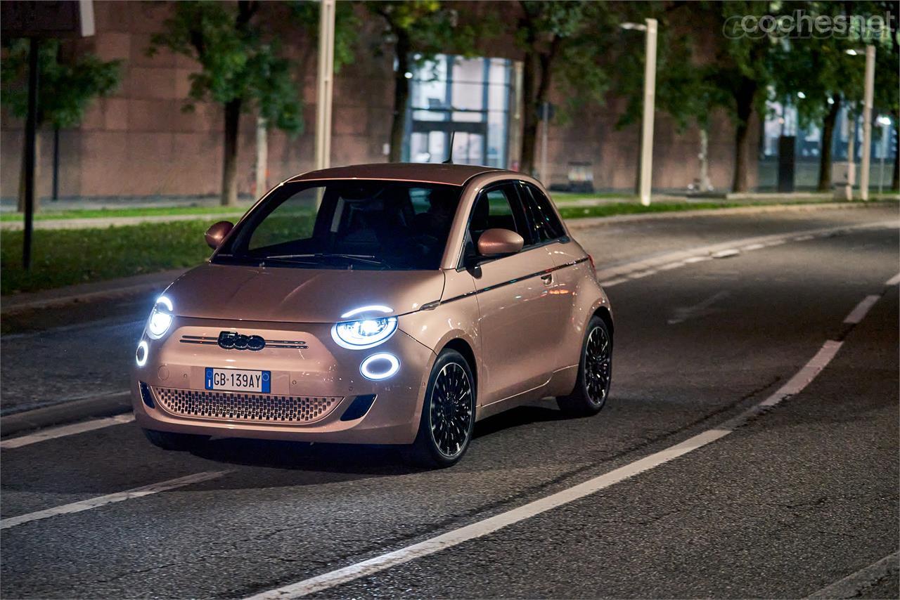 El Fiat 500e es uno de los eléctricos urbanos que se ofertan por debajo de 25.000 euros. 