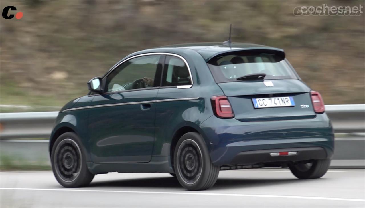 En carretera es un coche muy interesante por sus buenas cualidades dinámicas. Lástima de la autonomía.