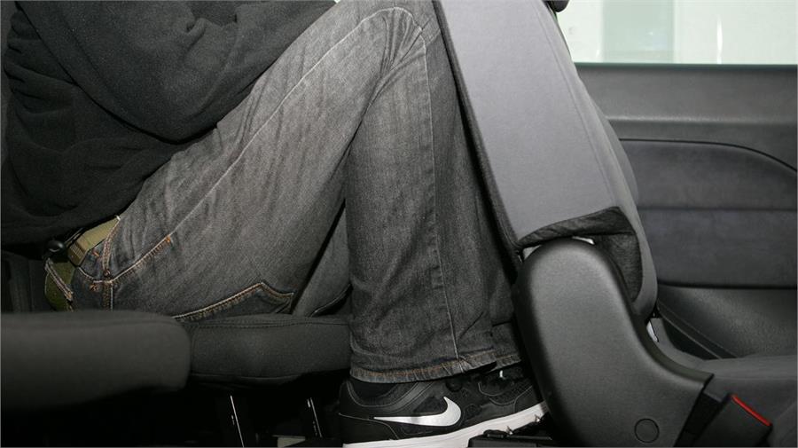 Salta a la vista que los asientos traseros no están hechos para personas de estatura media.