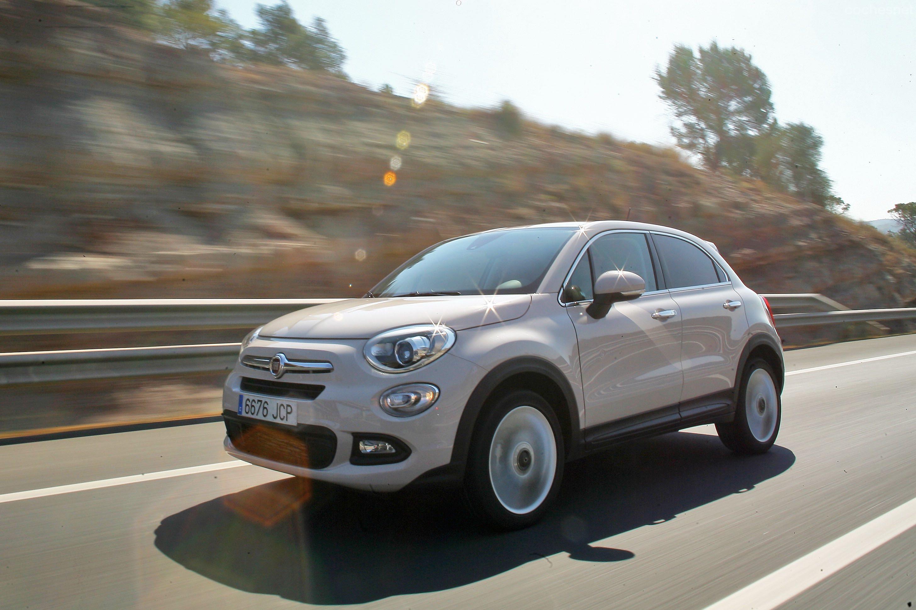 El Fiat 500X tiene uno de los motores más potentes del comparativo, aunque tampoco se libra de balanceos en los cambios de apoyo. 