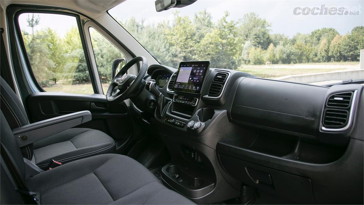 FIAT Ducato - The infotainment system is state-of-the-art: it incorporates a large-format central screen as well as a digital instrument panel.