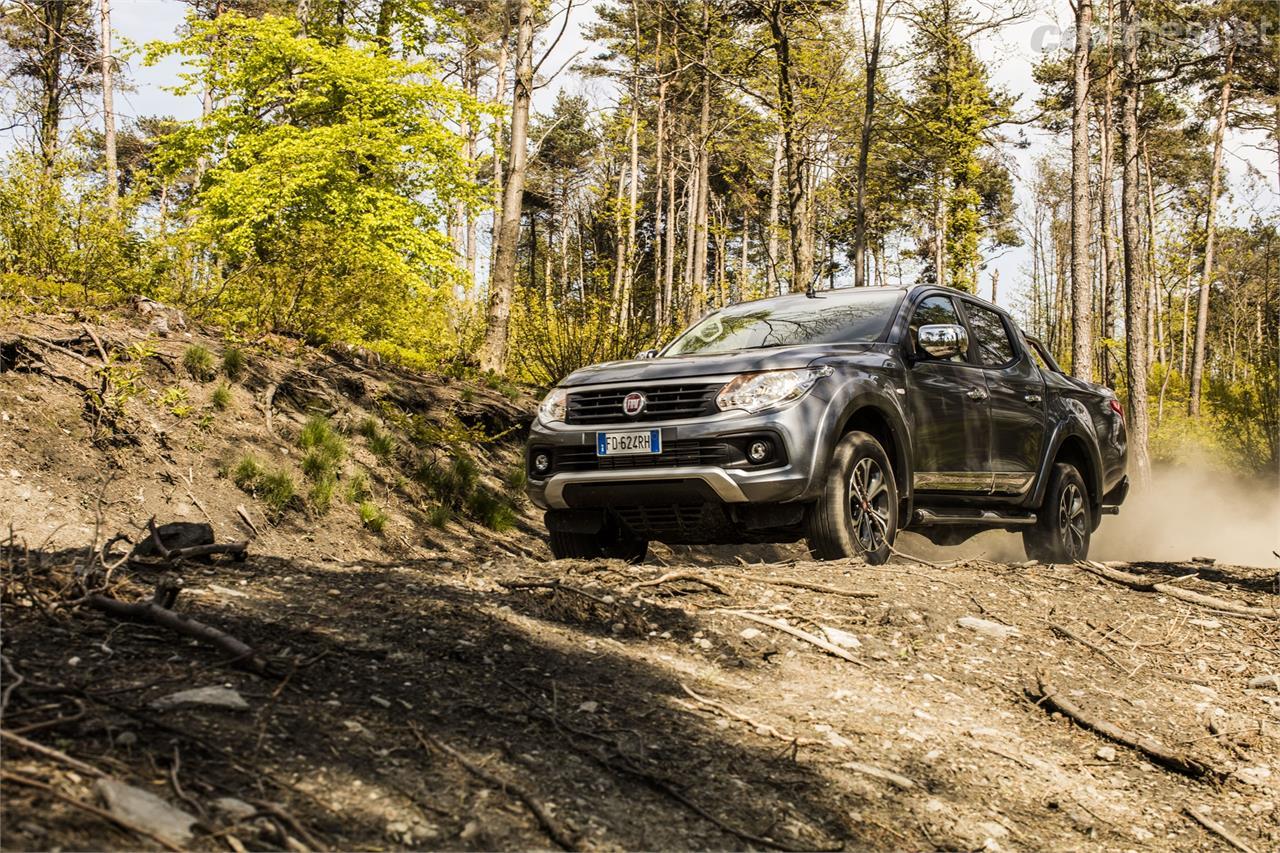 El Fiat Fullback trae motores diésel de buen rendimiento y tracción integral de serie.