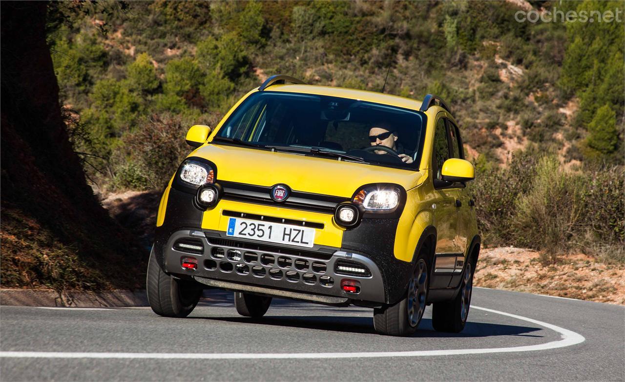 En carreteras de montaña es un coche ágil que pesa poco y tiene un motor alegre. En autopista, reclama a gritos una sexta marcha.