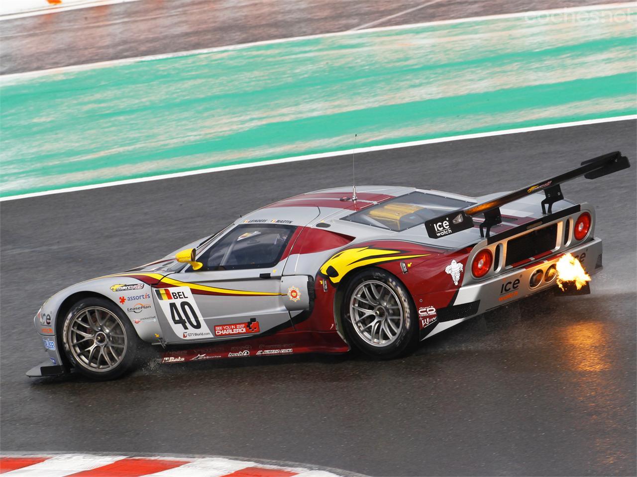 El preparador suizo Matech Concepts creó versiones de competición del Ford GT homologadas para las categorías GT1 y GT3. En imagen la del equipo belga Marc-VDS.