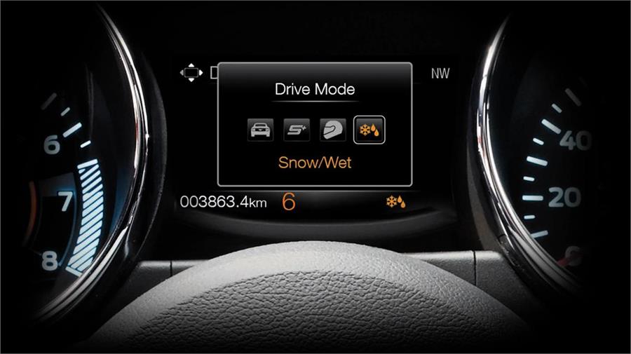 Los modos de conducción disponibles son cuatro: Normal, Sport +, Pista y Agua-Nieve. 
