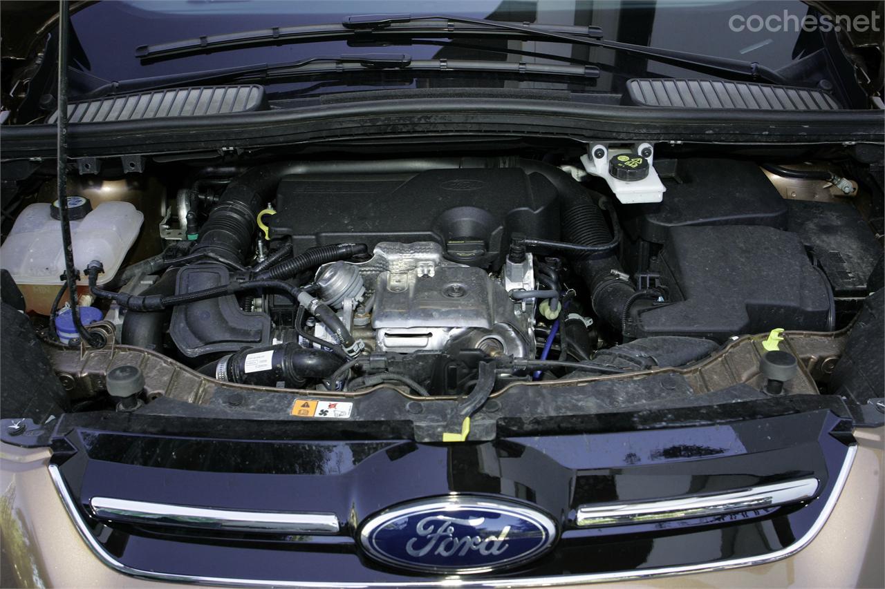 El pequeño y voluntarioso EcoBoost de 125 CV no logra rendir como en otros modelos más livianos. Pero cumple bien.