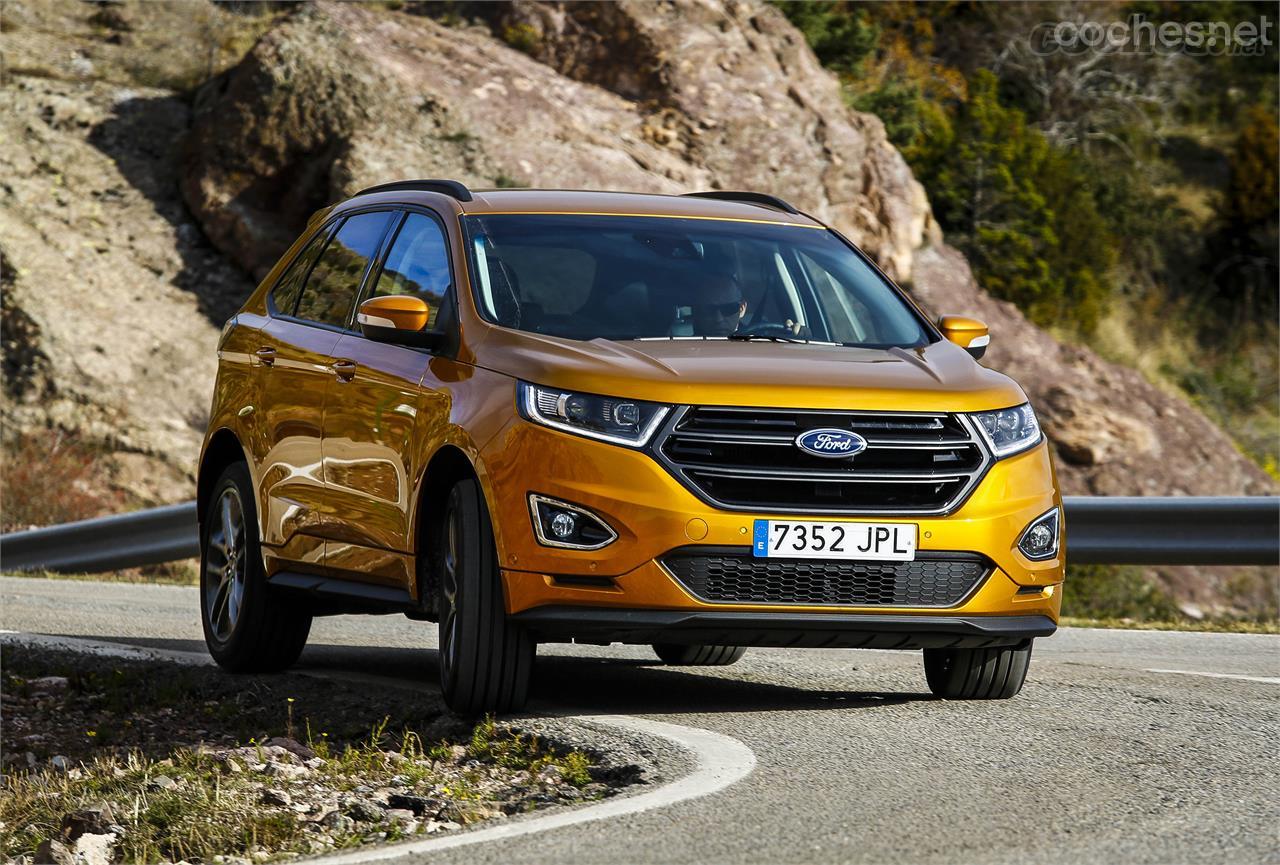 A pesar de su tamaño, el comportamiento del Ford Edge en carretera es excelente. La carrocería balancea poco y la dirección es precisa. Las suspensiones absorben lo suficiente para resultar cómodas. 