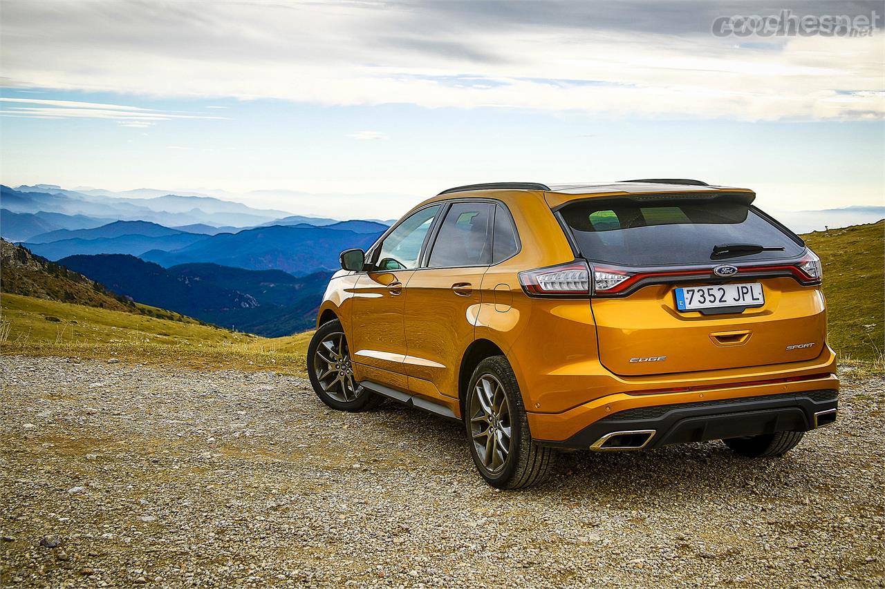 La versión probada del Ford Edge corresponde al acabado Sport, cuya estética se refuerza con detalles que potencian su aspecto deportivo. 