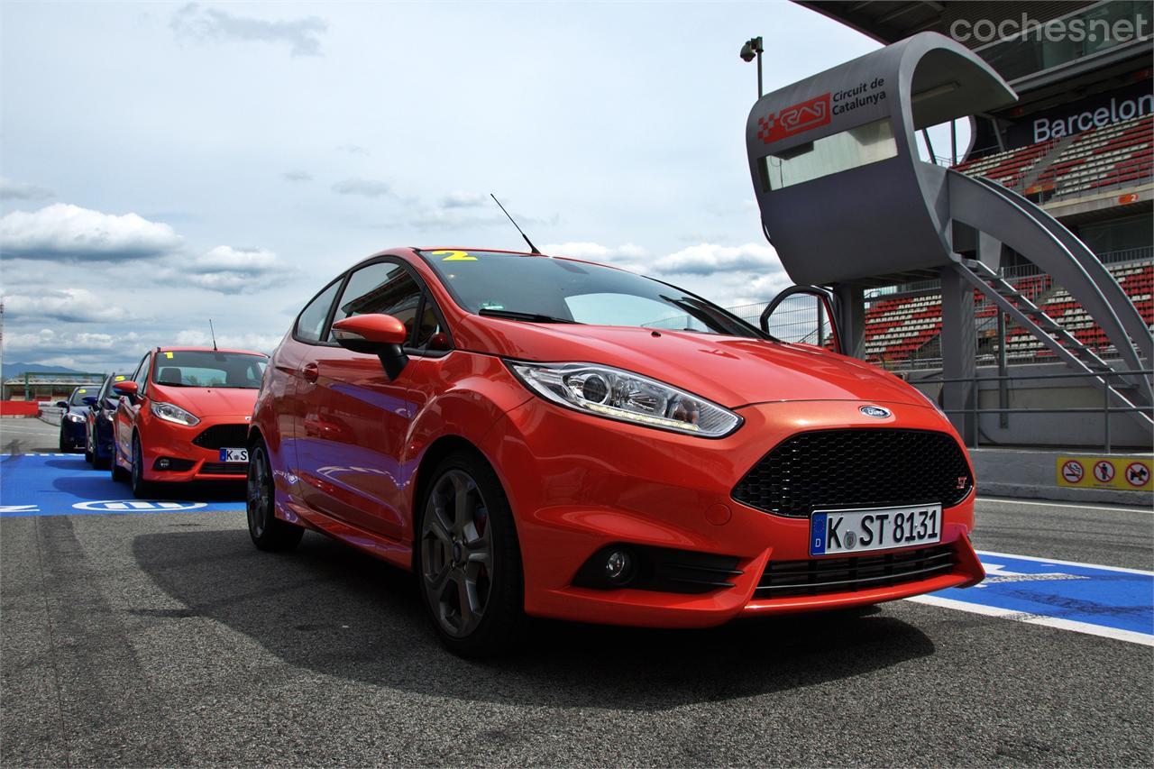 El Ford Fiesta ST luce un frontal muy llamativo, siguiendo la nueva imagen de marca