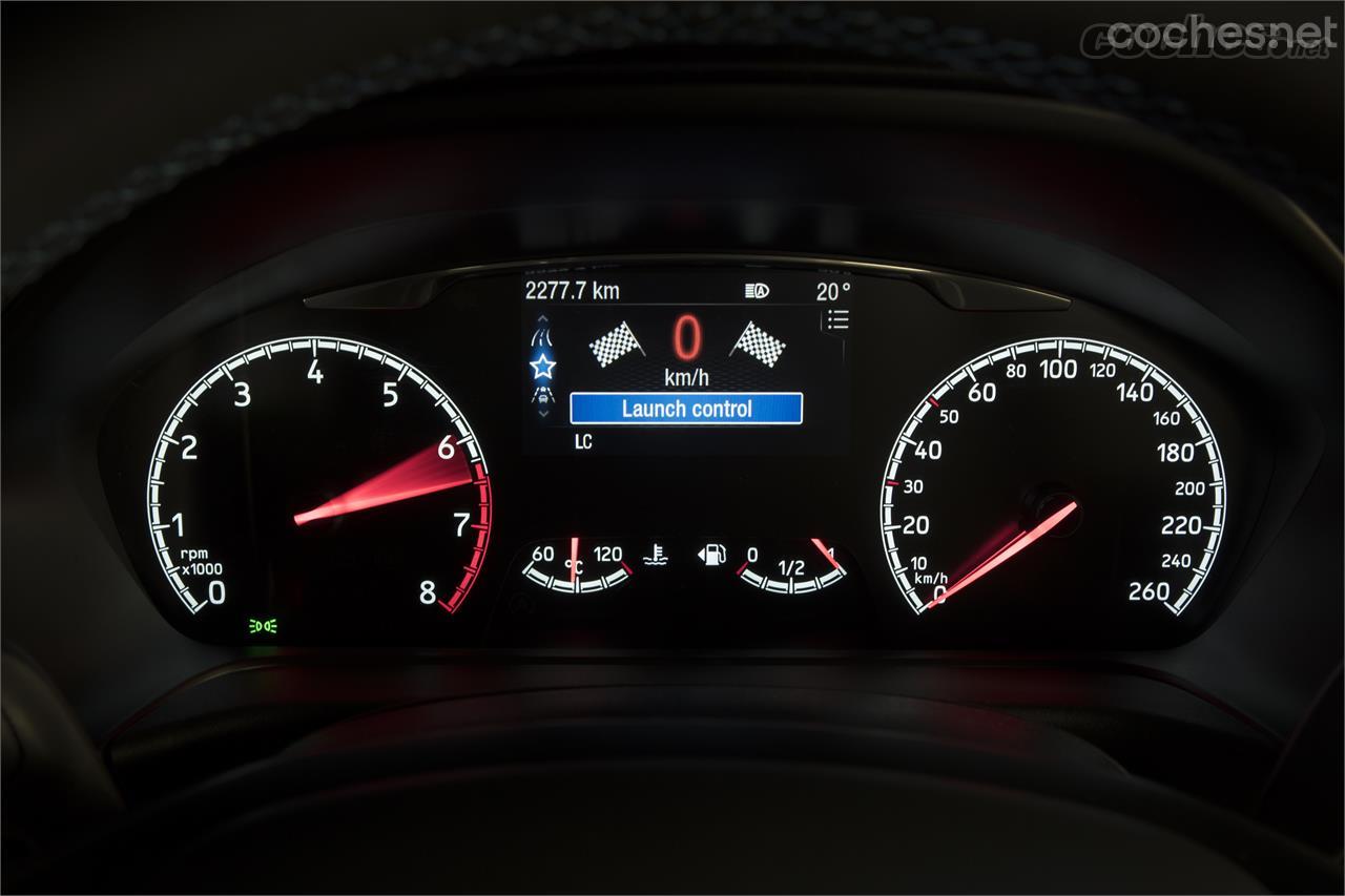 Con el Paquete Performance, opcional, se incluye un Launch Control que cuenta con indicadores en el cuadro de instrumentos. 