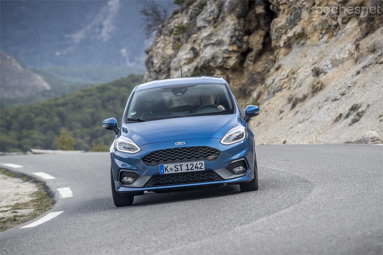 El Fiesta ST monta un motor tricilíndrico de gasolina de 1,5 litros que ofrece 200 CV de potencia. 