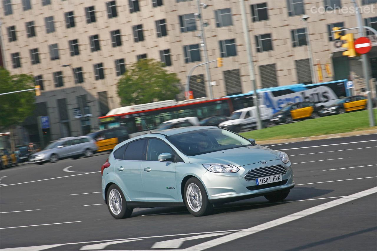 El Ford Focus Eléctric es ideal para ir y volver del trabajo con total comodidad. La ciudad es su hábitat preferido. Su uso para largos desplazamientos es muy limitado. 