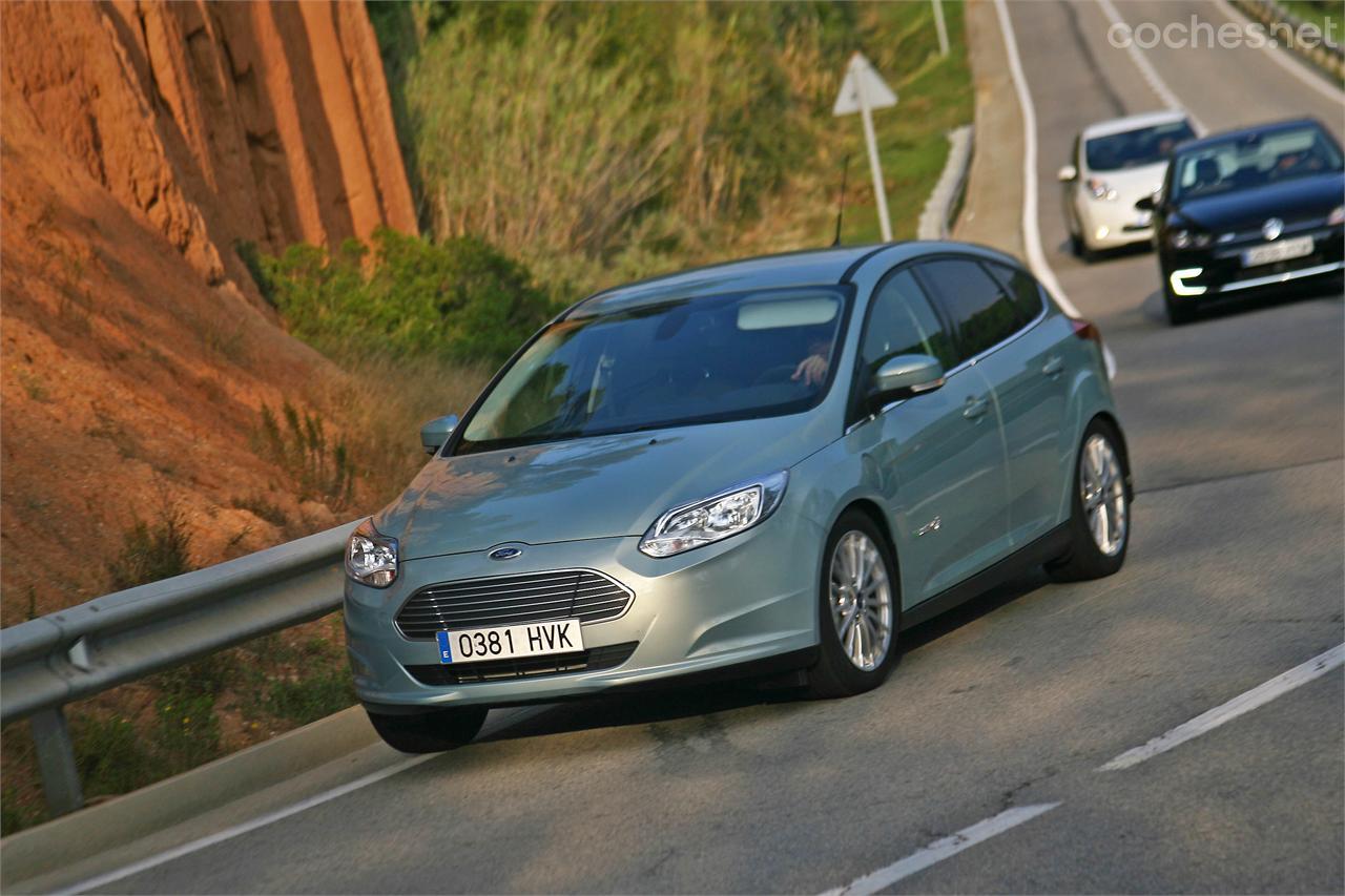 El Ford Focus eléctric se comporta en carretera como un Ford Focus gasolina o diésel. Ofrece una excelente respuesta en todo tipo de condiciones. 