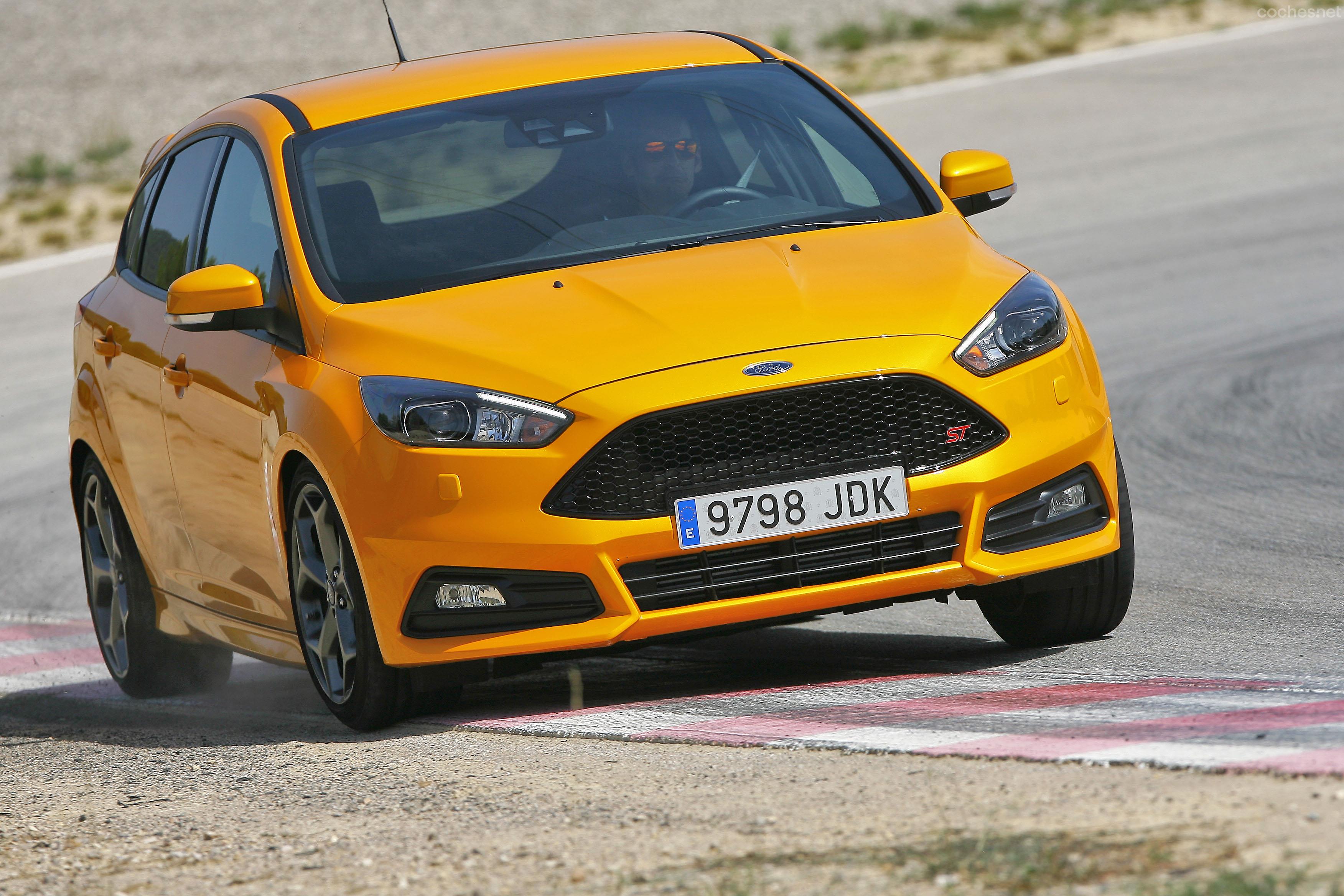 En el Circuito de Parcmotor Castellolí intentamos ponerlo en aprietos forzando su maquinaria. El resultado fue espectacular: es rapidísimo y sólo flaquearon los frenos tras unas vueltas "a saco".