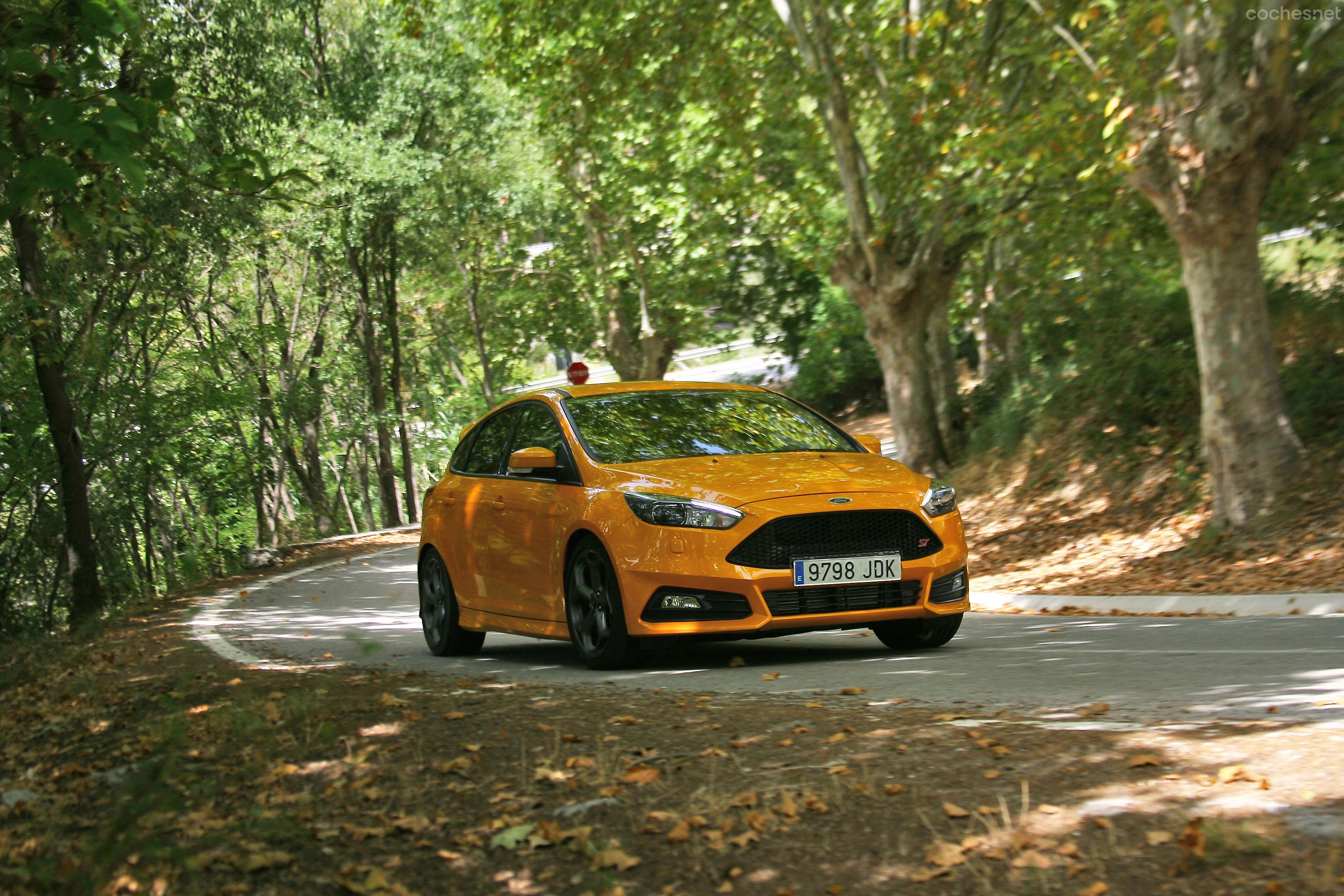 El Focus ST es un coche para disfrutar conduciendo. Si no hay prisa, es preferible evitar la autopista y disfrutar enlazando curvas en puertos de montaña. 