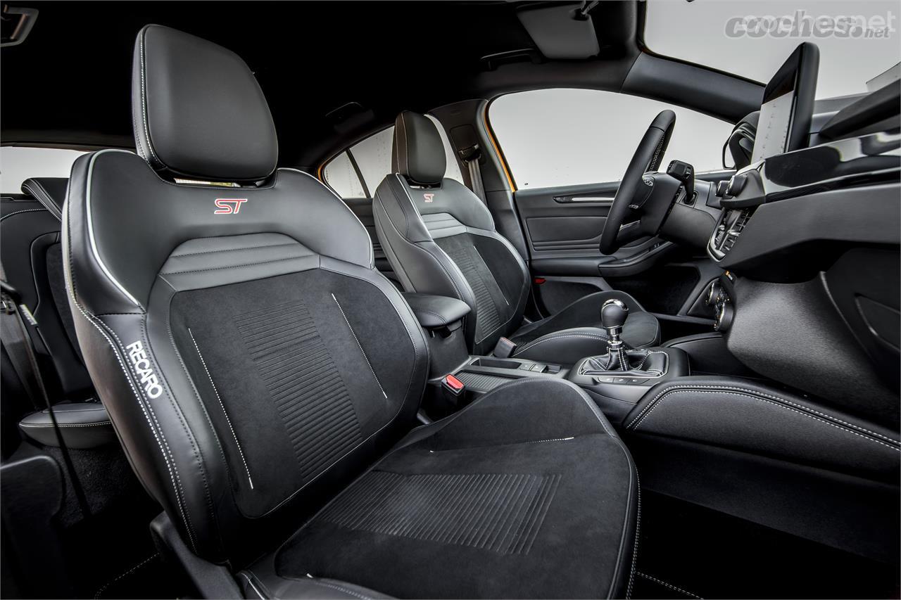 En el interior estacan los nuevos asientos Recaro que han sido optimizados y que están disponibles en una amplia gama de tejidos. 