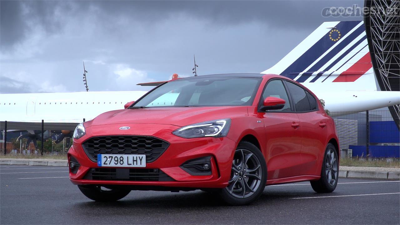 El Ford Focus EcoBoost Hybrid ST-Line tiene un precio de 26.325 euros, esta unidad con todos los extras quedaba en 30.075 euros.