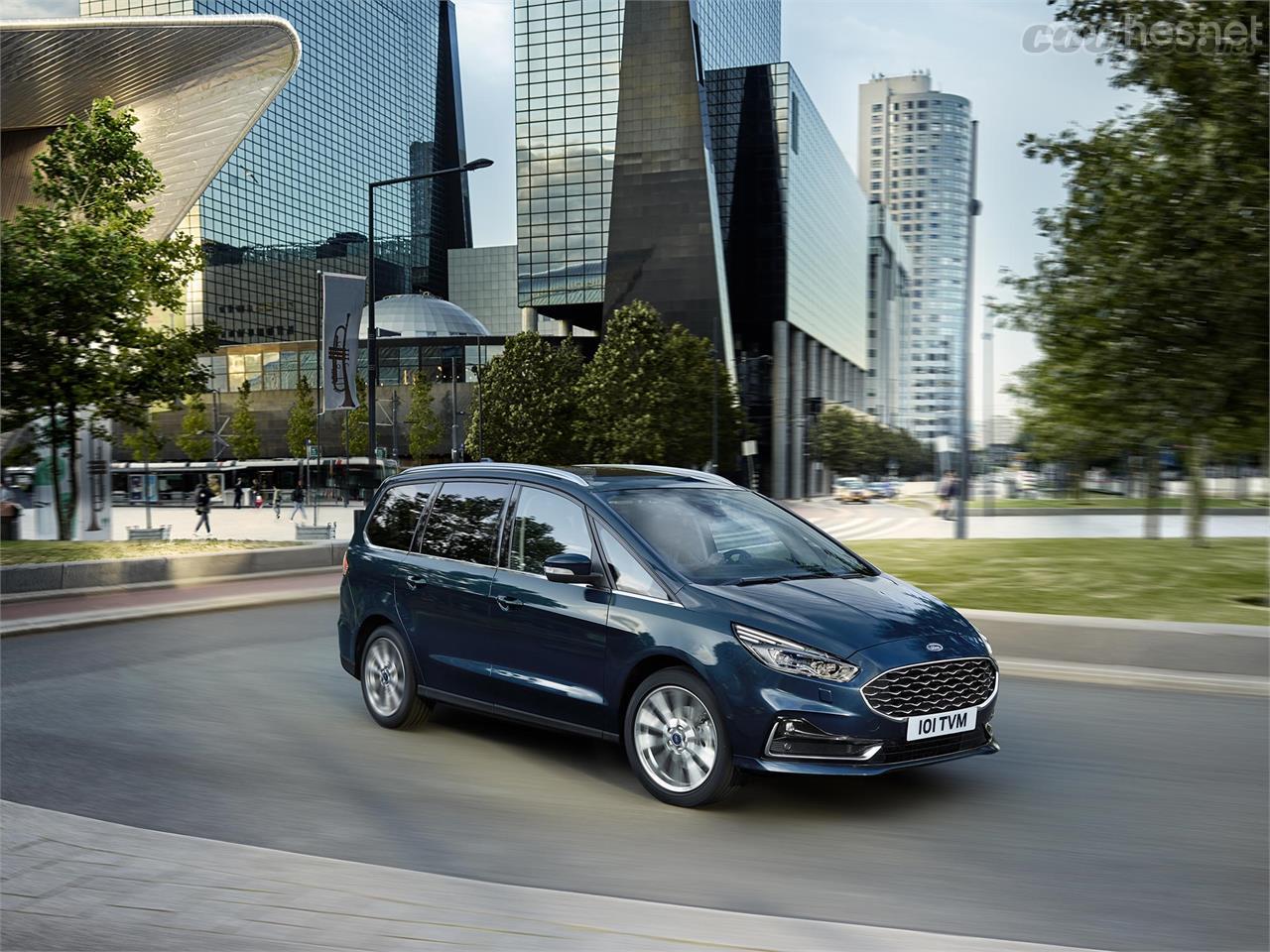 El Ford Galaxy es uno de los monovolúmenes que podemos encontrar de segunda mano con tres asientos individuales en la segunda fila. Sus buenos acabados y equipamiento, y su motor híbrido, lo hacen muy interesante. 