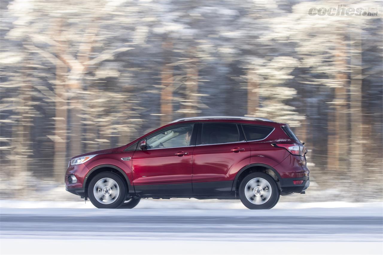 Este Ford entra de lleno en el competido segmento de los SUV de segmento C de hasta 4,5 metros de largo donde la competencia es durísima.