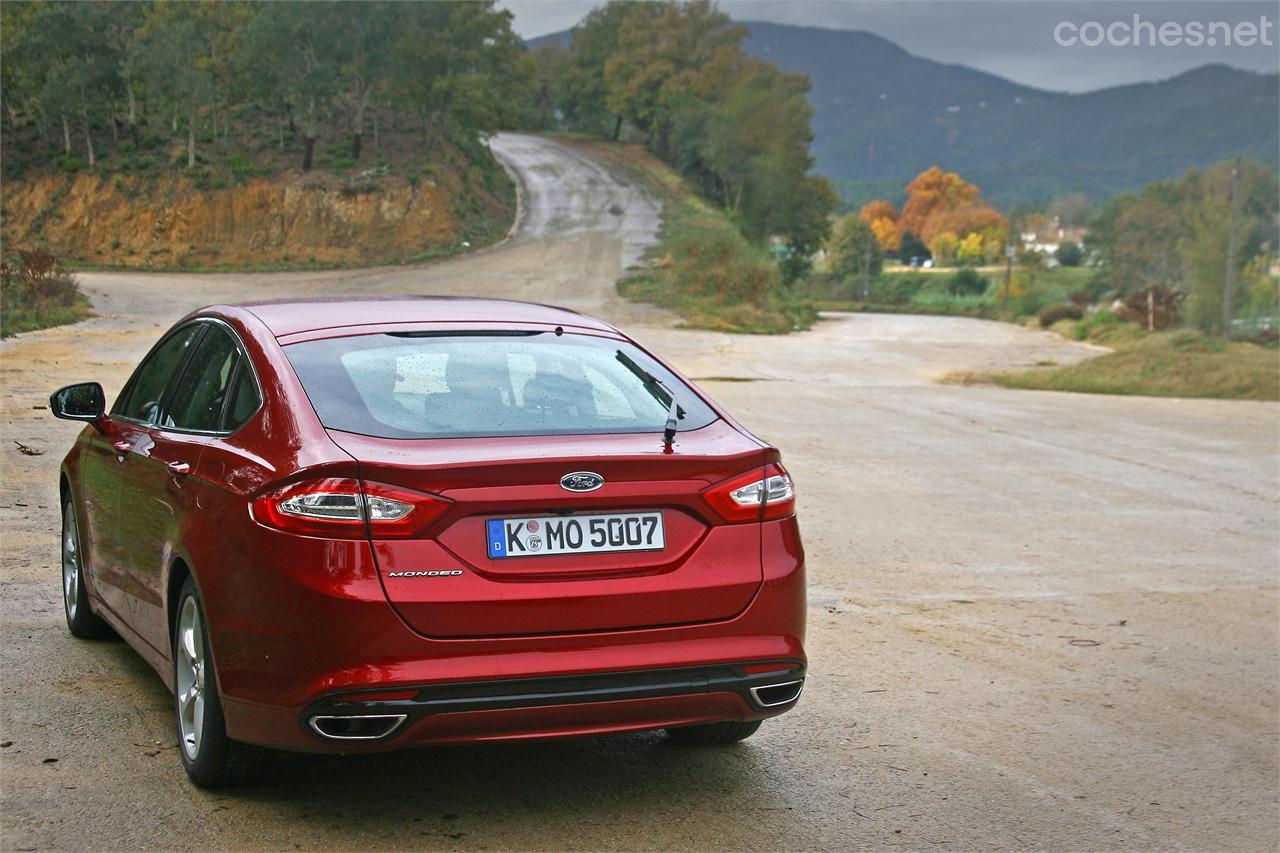 El nuevo Mondeo lo tiene prácticamente todo para compararse con los grandes "cocos" del segmento, excepto su precio, más bajo a igualdad de equipamiento.