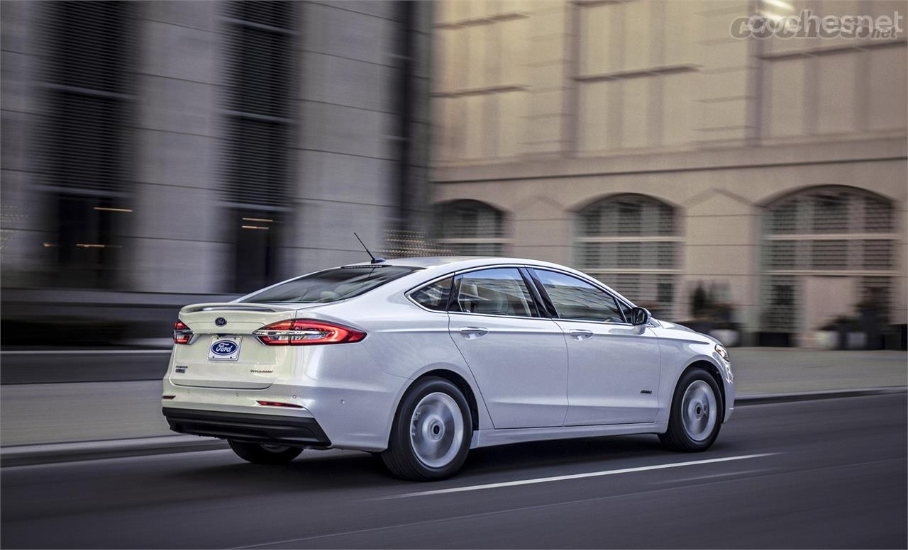 Se presenta el Ford Mondeo 2019 con mejoras y una nueva y exclusiva versión  Sportbreak híbrida, también fabricada en Valencia, España, Español