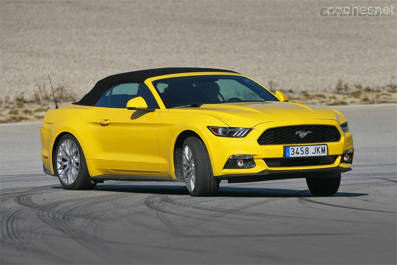 Claramente sobrevirador y muy juguetón a base de gas, el Mustang es un coche muy noble y muy divertido de conducir.