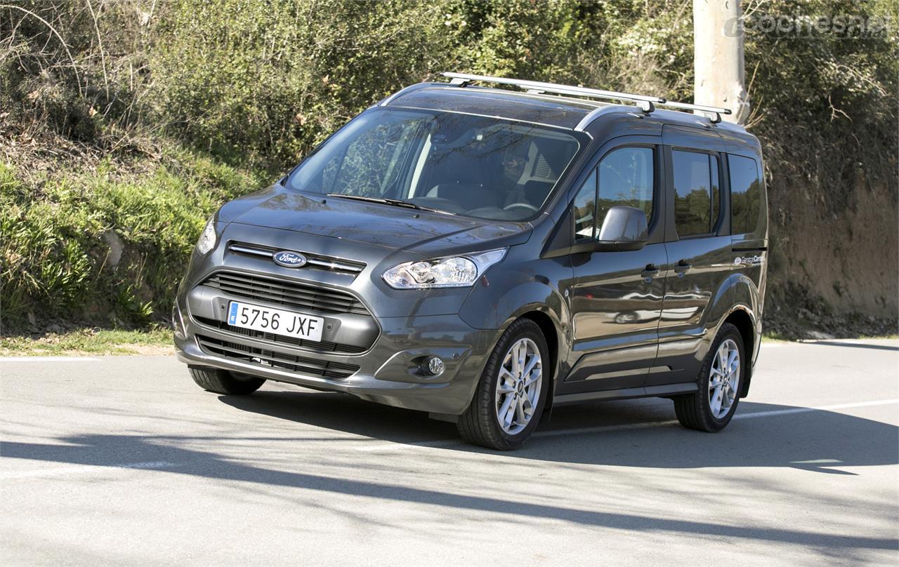 El Ford Tourneo Connect tiene un chasis más efectivo en carretera, aunque sus suspensiones se notan más secas. 