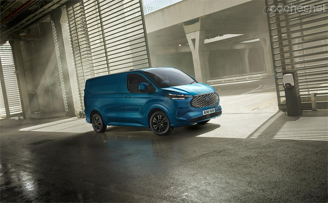 La Ford E-Transit Custom es la versión 100% eléctrica de un superventas dentro del segmento de furgones de 1 tonelada. 