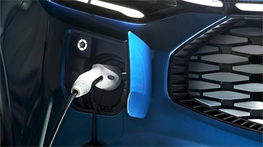 Ford continúa electrificando su gama de vehículos comerciales para alcanzar la huella cero de carbono en 2030.