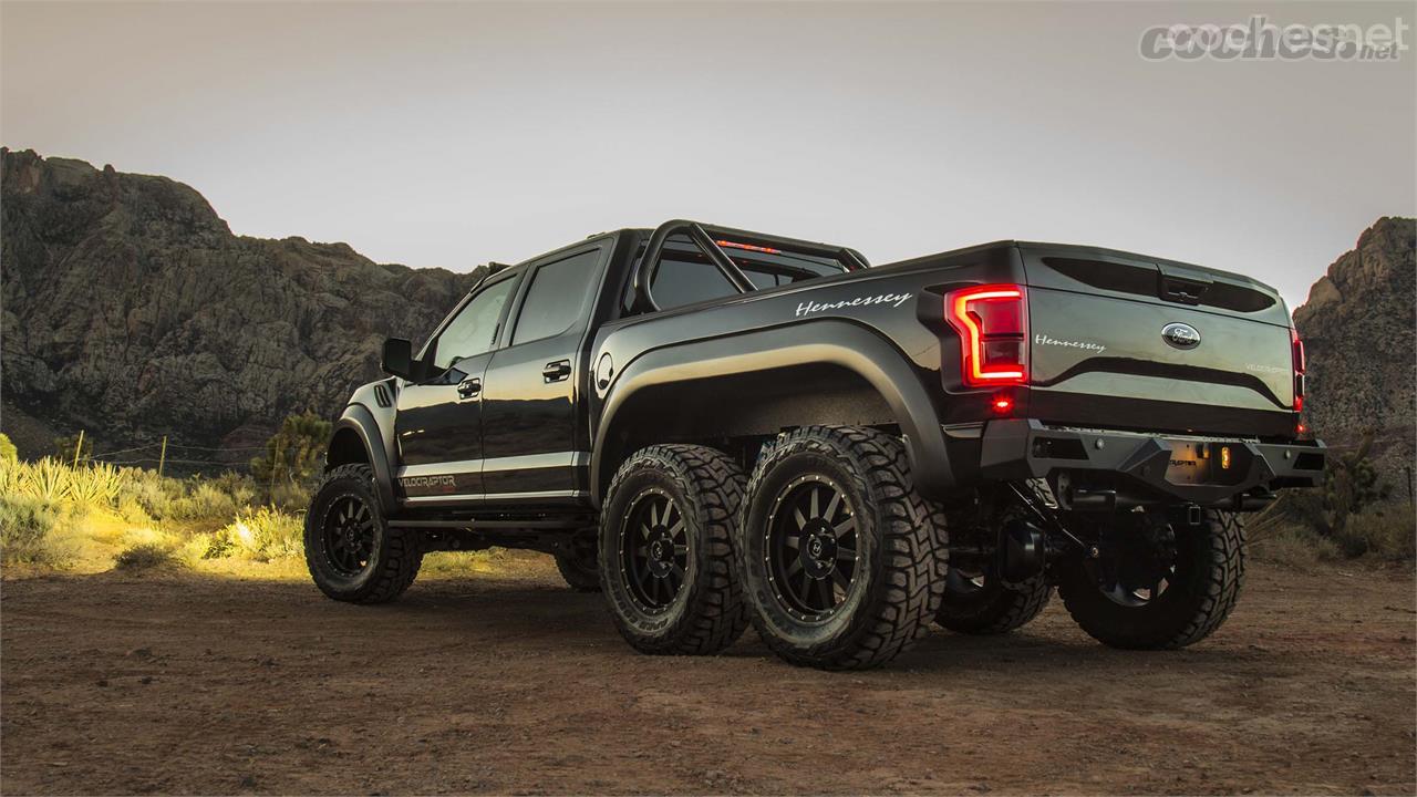 Las llantas de 20" calzan neumáticos Toyo de off-road. 