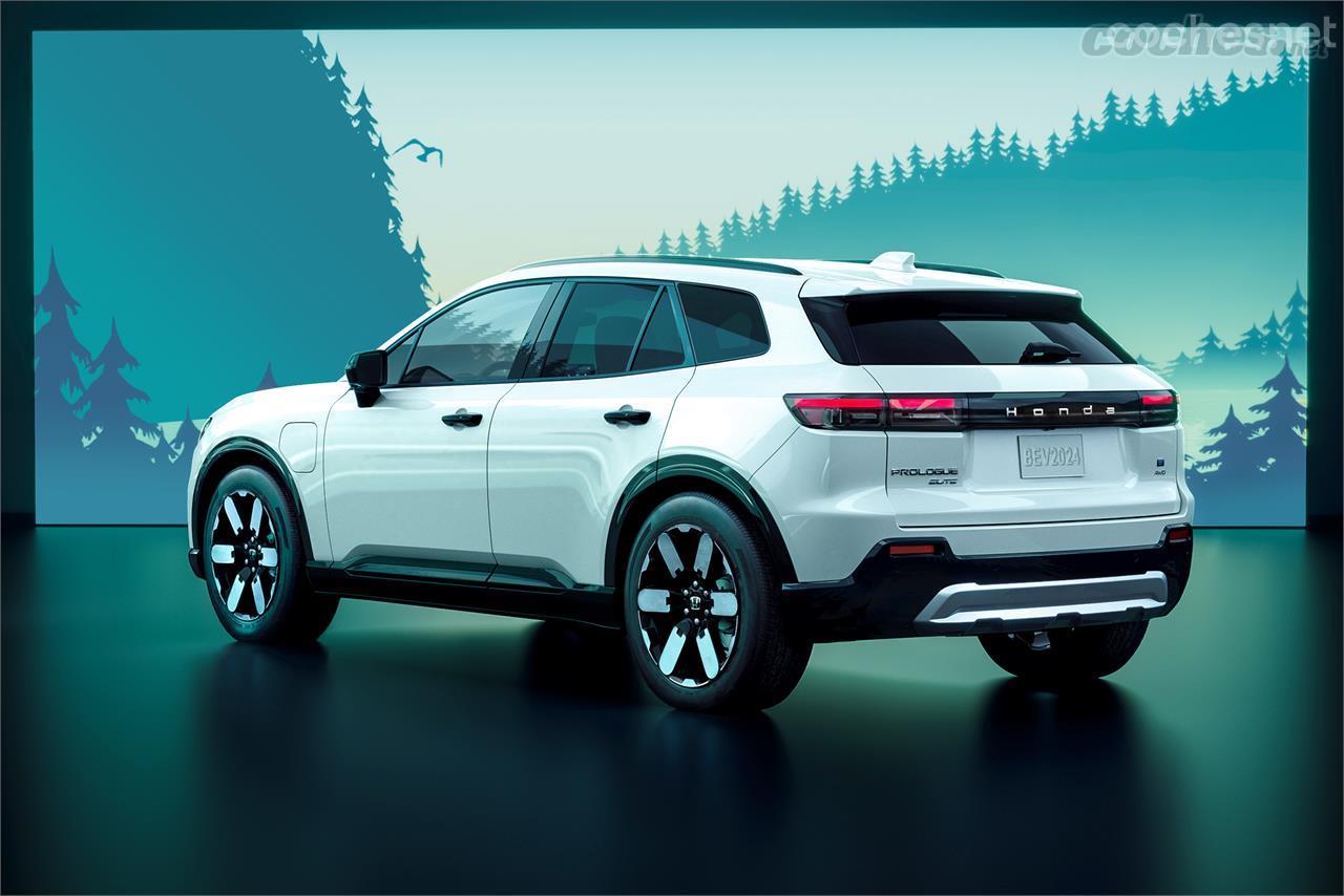 La trasera tiene un aire a la del Land Rover Evoque, aunque este coche es bastante más grande.