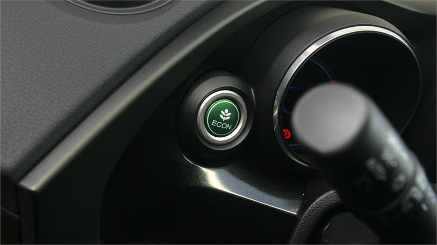 El botón ECO rebaja el rendimiento del propulsor en beneficio del consumo. Ideal en ciudad.